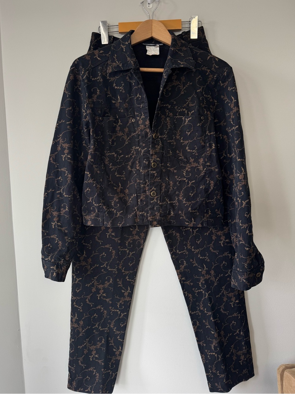 (S/M) Womens Black Floral-Print Jacket & Pants Set